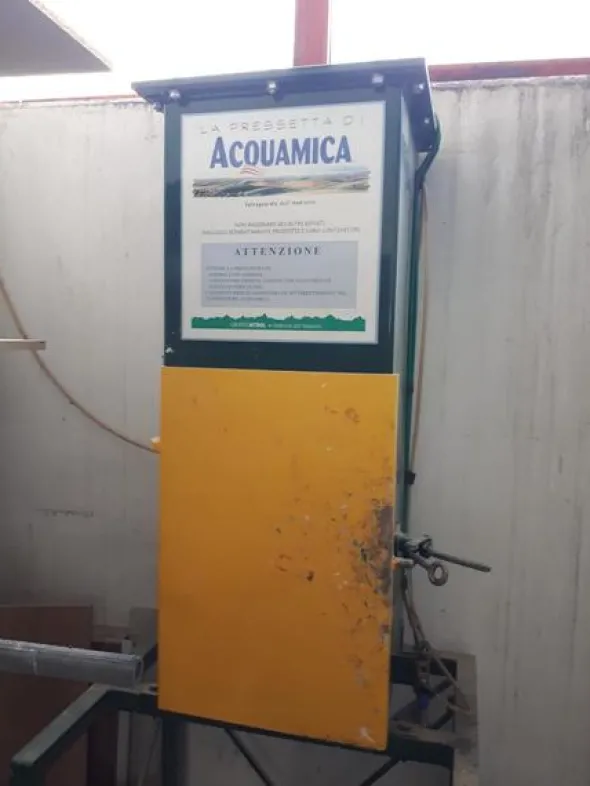 8#4676 Cabina di verniciatura Tecno Azzurra e pompe verniciatura