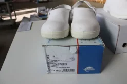 89#5240 Calzature sanitarie Safe Way