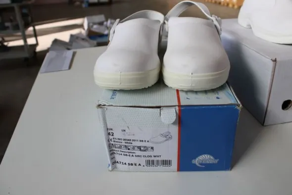 89#5240 Calzature sanitarie Safe Way