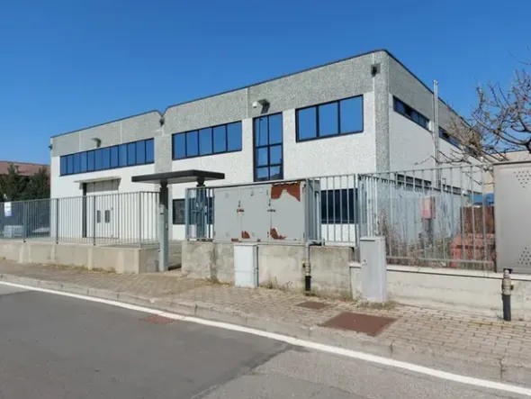 #14726 Capannone artigianale con area di pertinenza