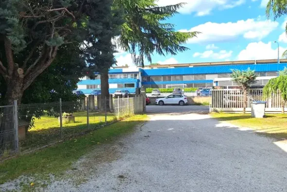 #23902 Capannone artigianale con uffici e residenza