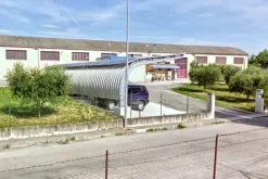 #2515104 Capannone artigianale e area urbana privata