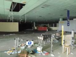 #10877 Capannone commerciale con ampia area parcheggio