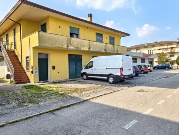 #2515037 Capannone commerciale con appezzamenti di terreno