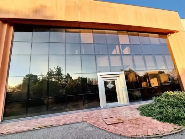 #23073 Capannone commerciale con uffici abitazione e ampia area pertinenziale