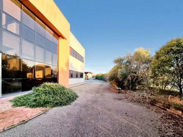 #23073 Capannone commerciale con uffici abitazione e ampia area pertinenziale