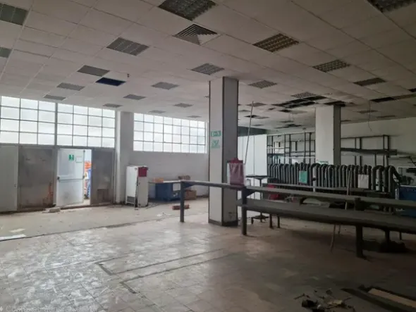 #2536393 Capannone commerciale per molteplici servizi