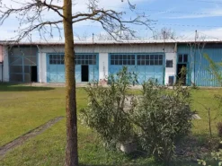 #23285 Capannone con area di pertinenza edificabile