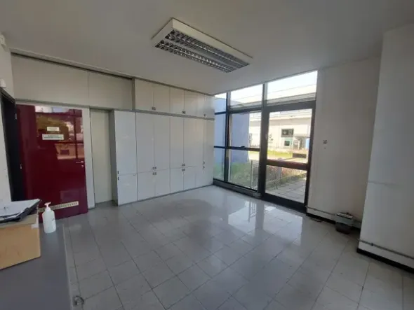 #2639020 Capannone con uffici e ampio piazzale