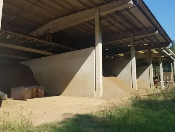 #11193 Capannone con uffici, oltre a cava e terreni agricoli
