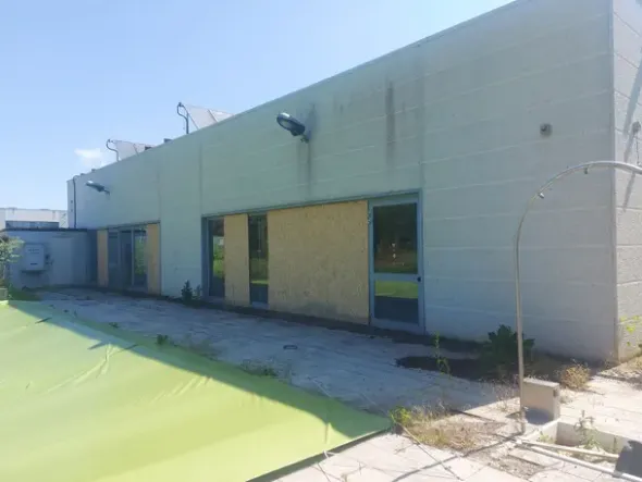 #2536188 Capannone ex palestra con piscina
