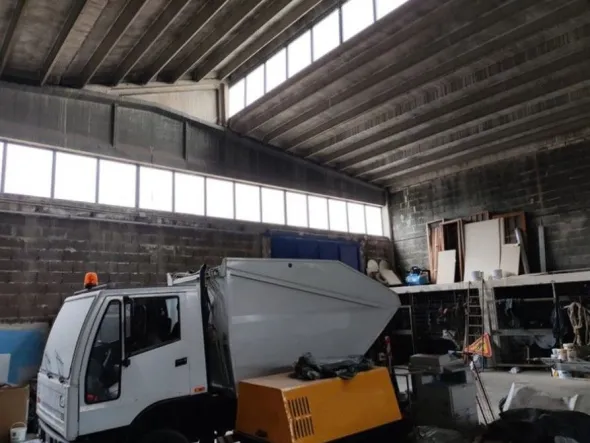 #15781 Capannone industriale con piazzale