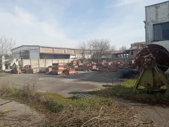 Capannone 860 m2 con sala mostra, uffici, appartamento