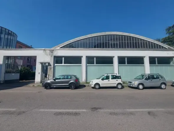 #19977 Capannone per esposizione e ricovero di autovetture con uffici