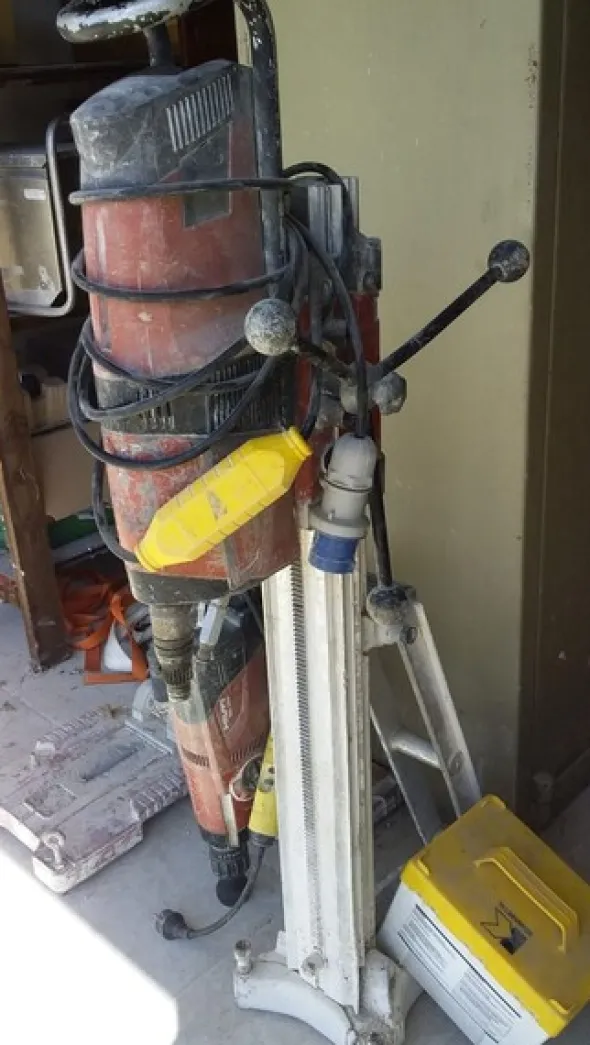 19#8421 Carotatrice Hilti DD200