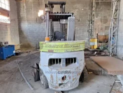7#9649 Carrelli elevatori Clark e Om