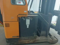 28#7675 Carrelli elevatori trilaterali BT