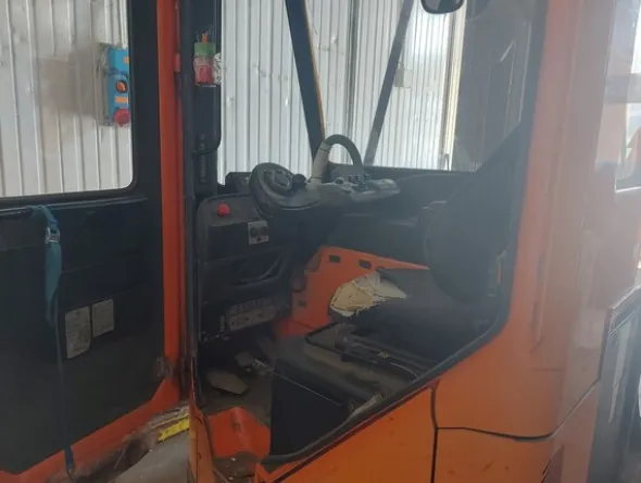 28#7675 Carrelli elevatori trilaterali BT