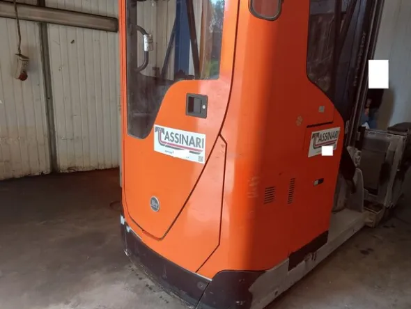 28#7675 Carrelli elevatori trilaterali BT