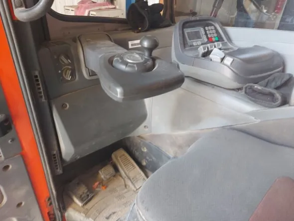 28#7675 Carrelli elevatori trilaterali BT
