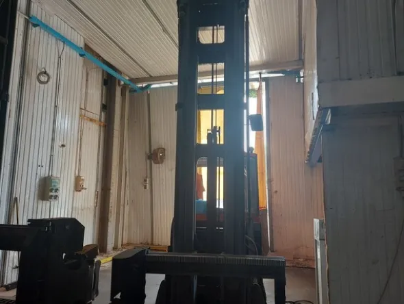 28#7675 Carrelli elevatori trilaterali BT