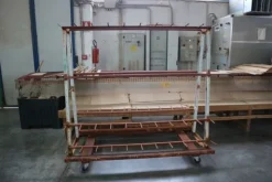 5#5547 Carrelli in ferro e tubi per impianto aspirazione