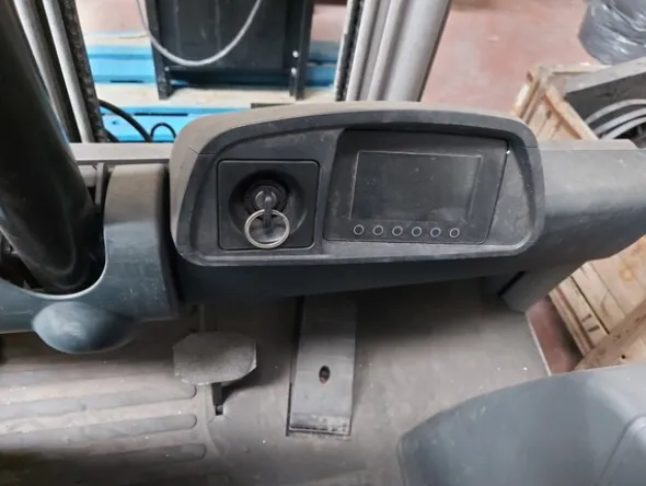27#7909 Carrello elevatore