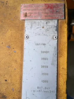 CARRELLO ELEVATORE A 4 VIE