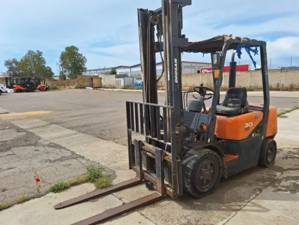 45#8350 CARRELLO ELEVATORE Doosan GX 30