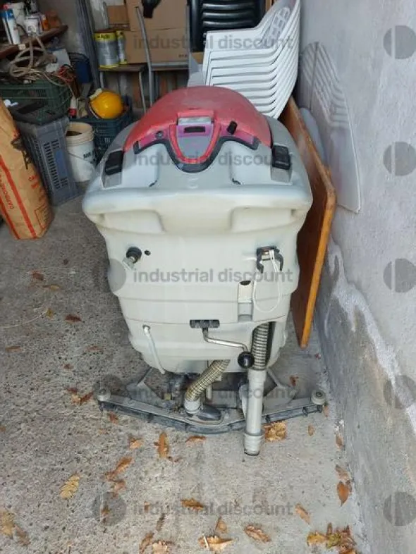 3#9118 Carrello elevatore e lavapavimenti