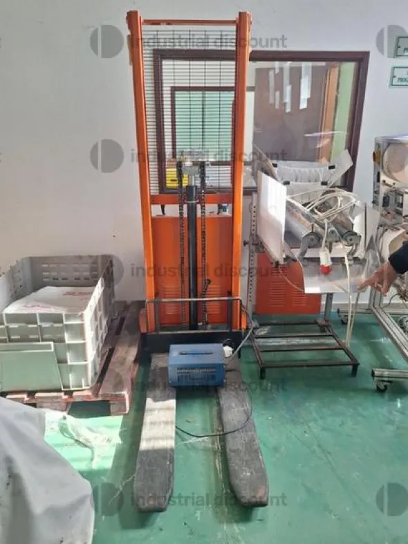 7#8918 Carrello elevatore elettrico NOVAMACH ITALIA Srl