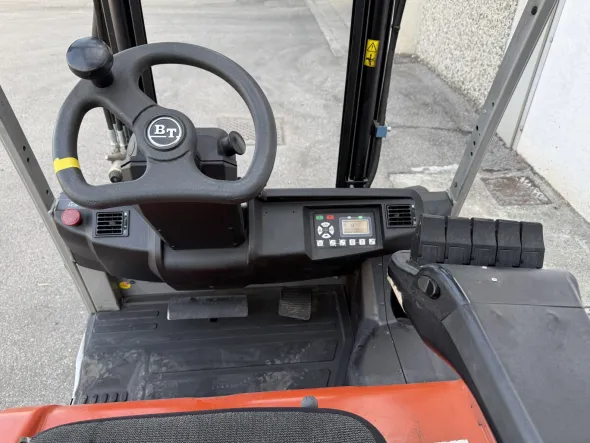 Carrello elevatore elettrico 3 ruote BT Cesab C3 E160
