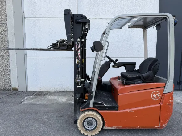 Carrello elevatore elettrico 3 ruote BT Cesab C3 E160