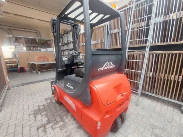 58#8449 Carrello elevatore elettrico Linde