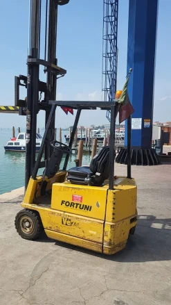 CARRELLO ELEVATORE ELETTRICO YALE 15 QL. USATO