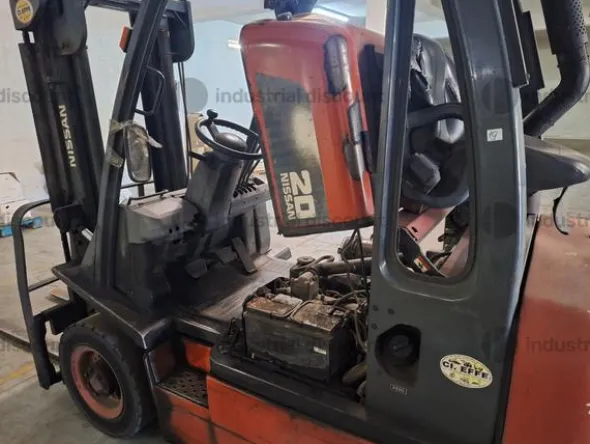 12#9825 Carrello elevatore Nissan