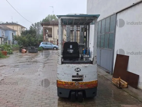 2#8718 Carrello elevatore OM