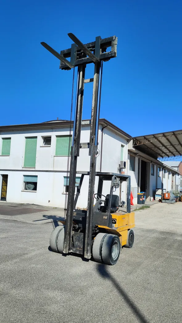 CARRELLO ELEVATORE OM DI 40 C