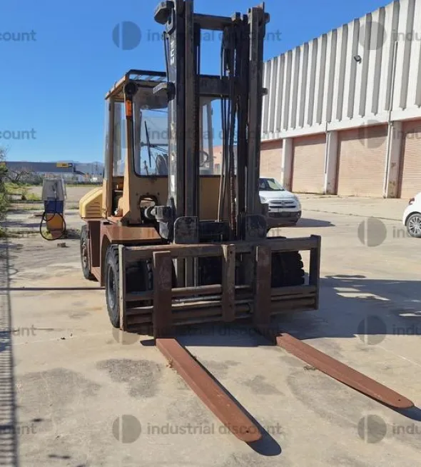 7#10019 Carrello Elevatore TCM 70