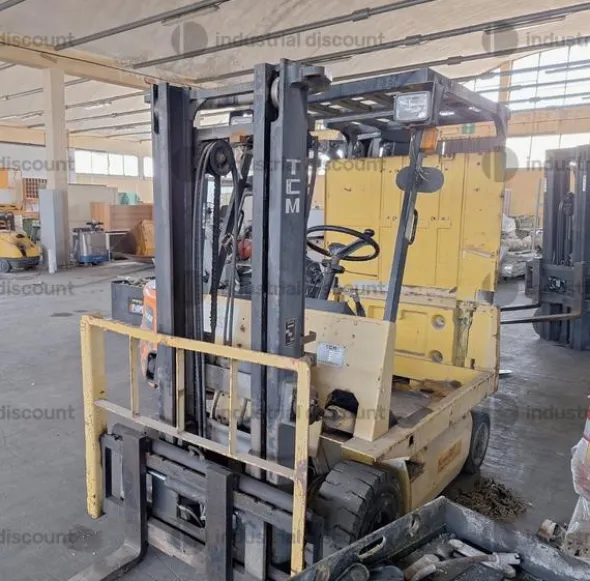 23#10019 Carrello elevatore TCM