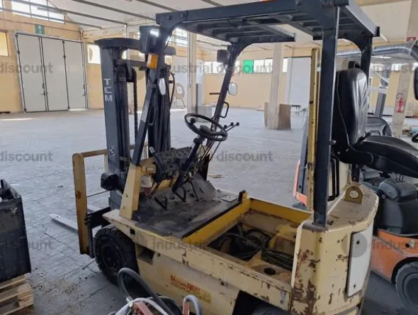 23#10019 Carrello elevatore TCM