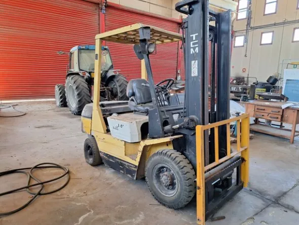 6#8350 CARRELLO ELEVATORE TCM FD 25 Z 4T