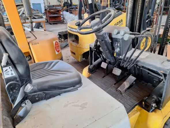 4#8350 CARRELLO ELEVATORE TCM FHD20Z3T