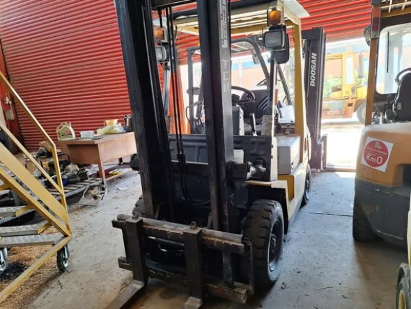 4#8350 CARRELLO ELEVATORE TCM FHD20Z3T