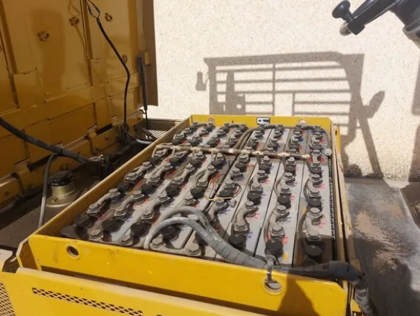 1#8225 Carrello sollevatore elettrico Caterpillar EP25