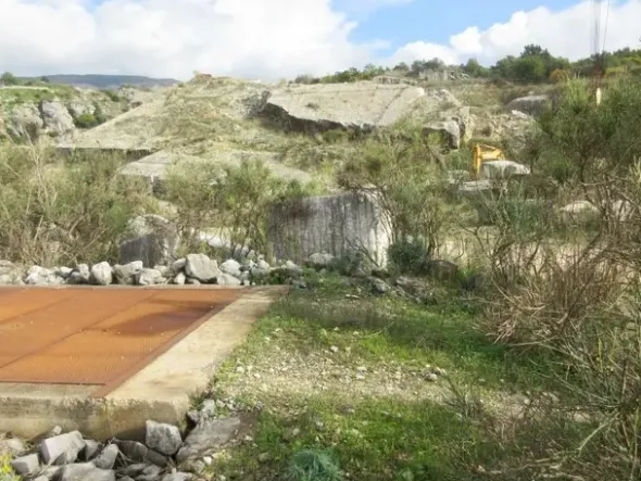 #8926 Cava di calcare e terreni estrattivi