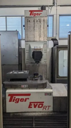 Centro di lavoro 5 assi CNC TIGER