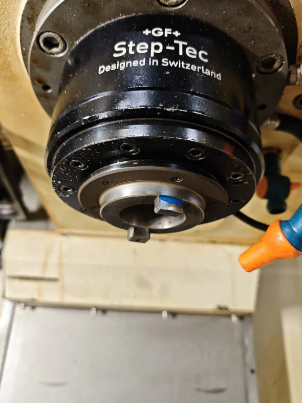 Centro di lavoro CNC MIKRON VCE 1000X PRO