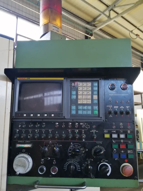 Centro di lavoro CNC Verticale Fresatrice Osaka Kiko
