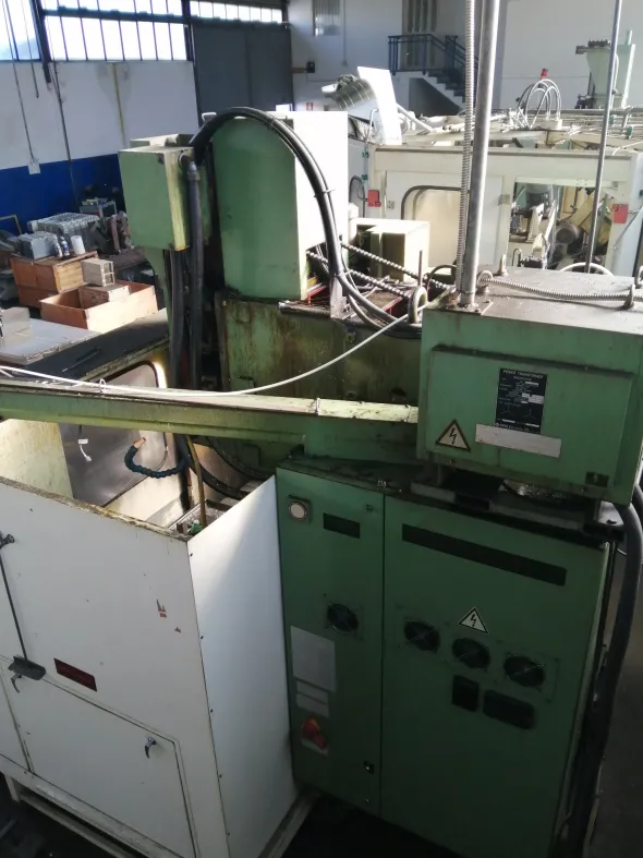 Centro di lavoro CNC Verticale Fresatrice Osaka Kiko